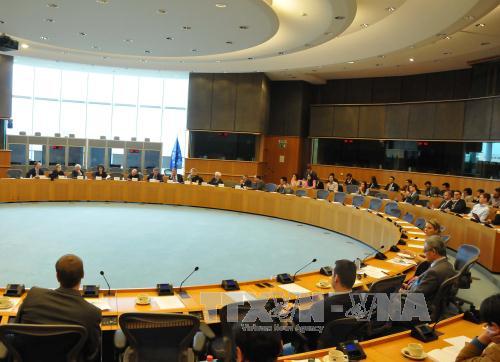 ນຳການພົວພັນການຄ້າຂື້ນສູ່ລະດັບສູງໃໝ່